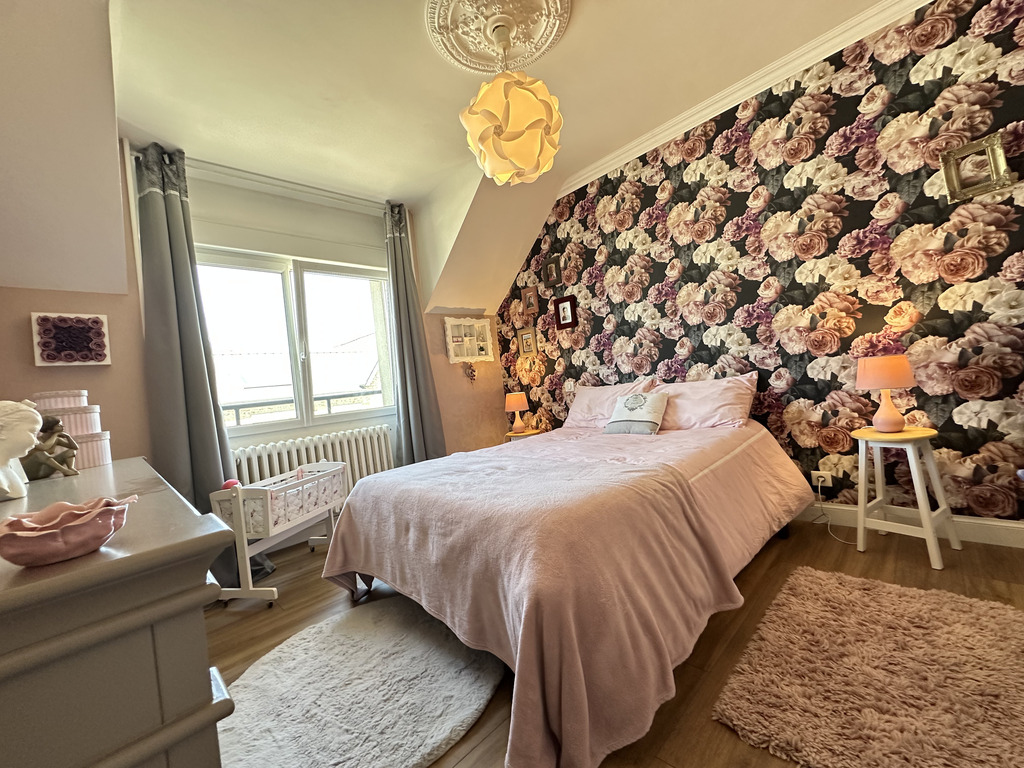 Exclusivité Agence – Rosporden, Élégante & Familiale Maison de caractère de 140 m²