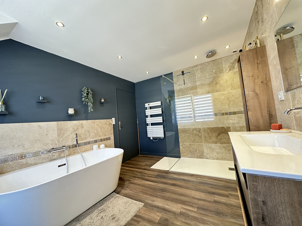 Exclusivité Agence – Rosporden, Élégante & Familiale Maison de caractère de 140 m²