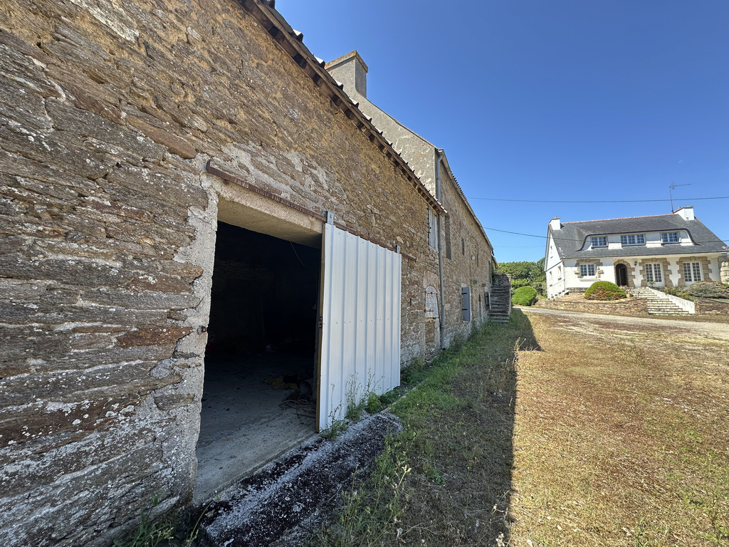 Clohars-Carnoët (Doëlan): 10 Hectares Face À La Mer & Un Ensemble Immobilier De 500m² À Réinventer