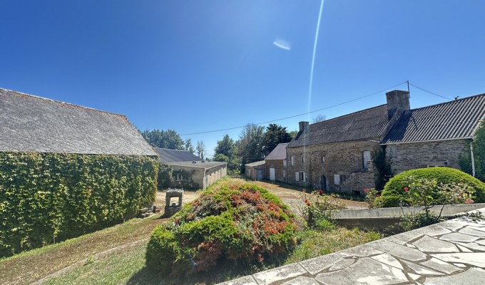 Clohars-Carnoët (Doëlan), Corps de Ferme d’une surface de 500m2 sur un Terrain 9,3 hectares avec Vue Mer !