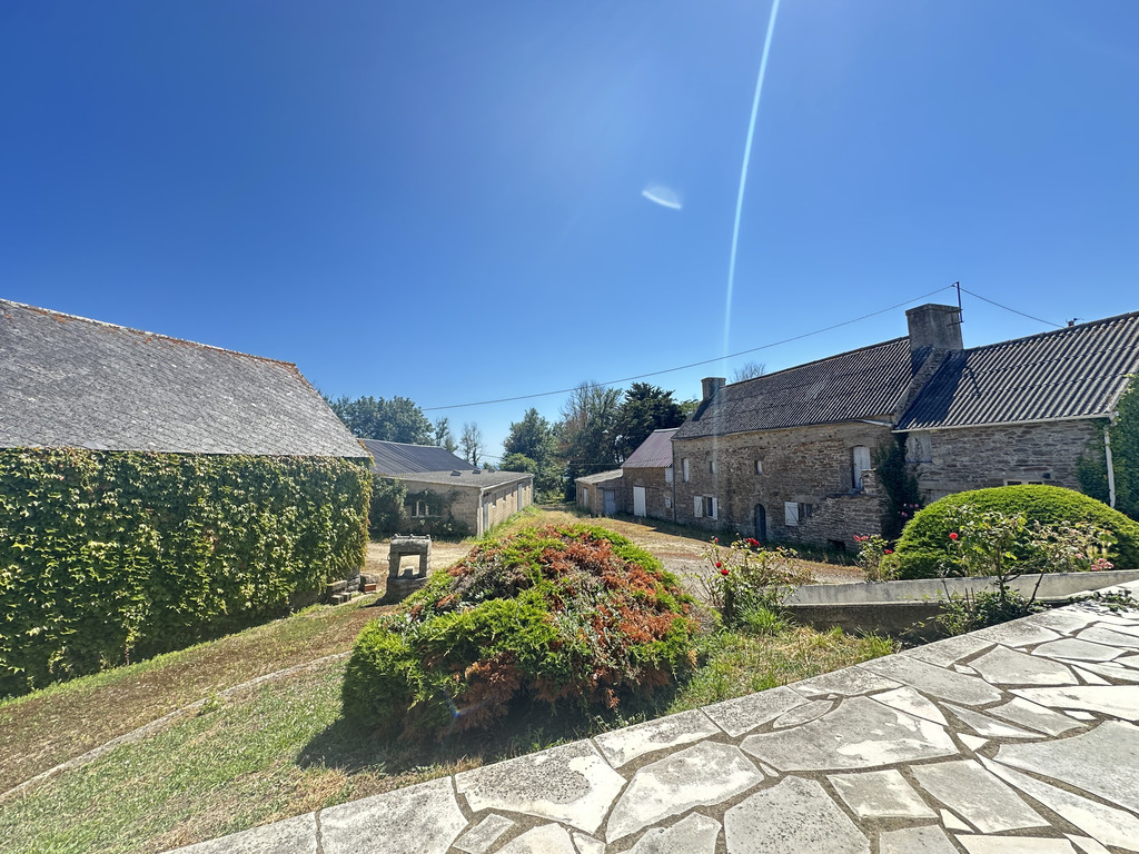 Clohars-Carnoët (Doëlan): 10 Hectares Face À La Mer & Un Ensemble Immobilier De 500m² À Réinventer