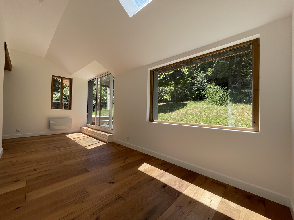 Locronan – Maison des Années 1930 Rénovée avec Magnifique Jardin à Deux Pas du Bourg
