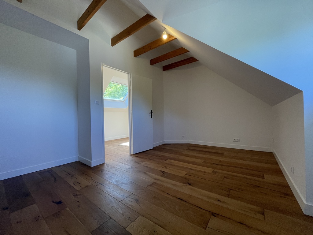 Locronan – Maison des Années 1930 Rénovée avec Magnifique Jardin à Deux Pas du Bourg