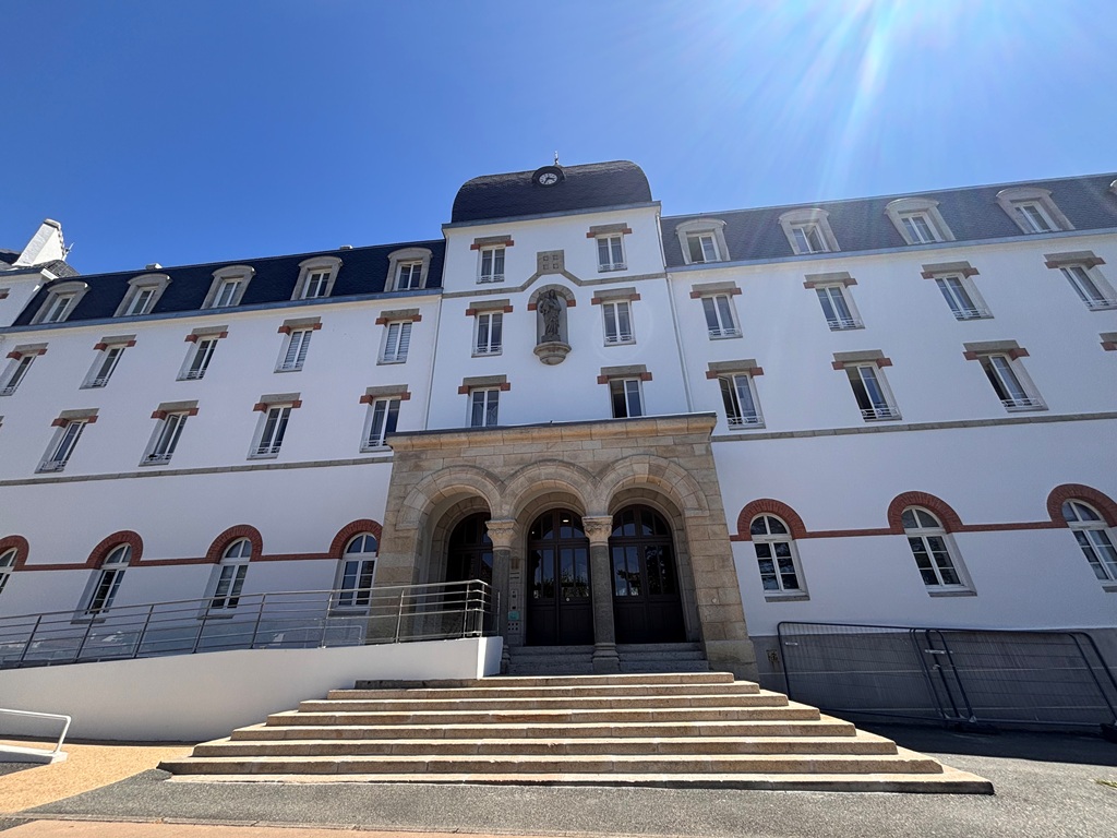 Quimper Kerfeunteun “Séminaire” Appartement T4 de 157 m² Au Cœur des Commerces Aux Prestations de Qualités.