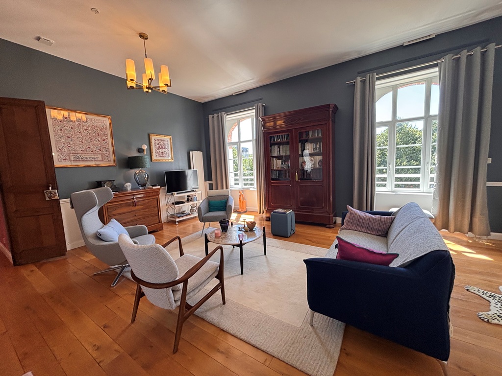 Quimper Kerfeunteun “Séminaire” Appartement T4 de 157 m² Au Cœur des Commerces Aux Prestations de Qualités.