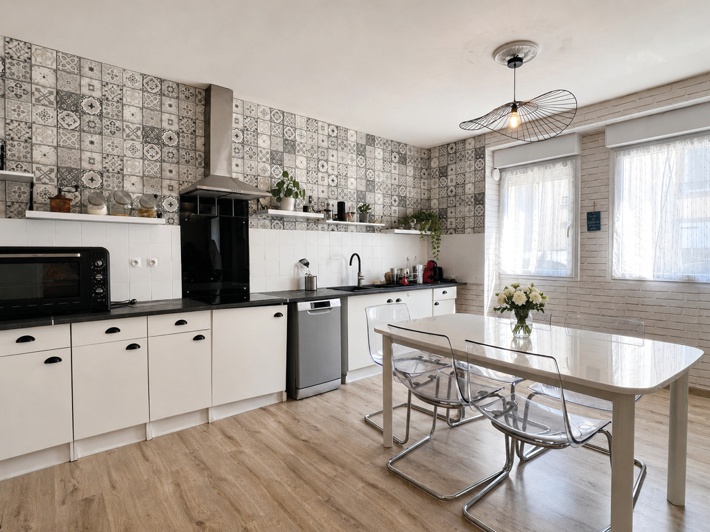 Douarnenez, Pouldavid – Chaleureuse Maison Familiale & Ses Volumes Généreux (190 m²)