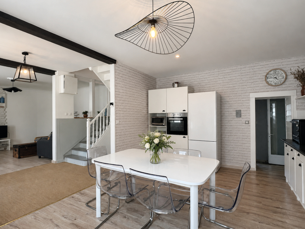 Douarnenez, Pouldavid – Chaleureuse Maison Familiale & Ses Volumes Généreux (190 m²)