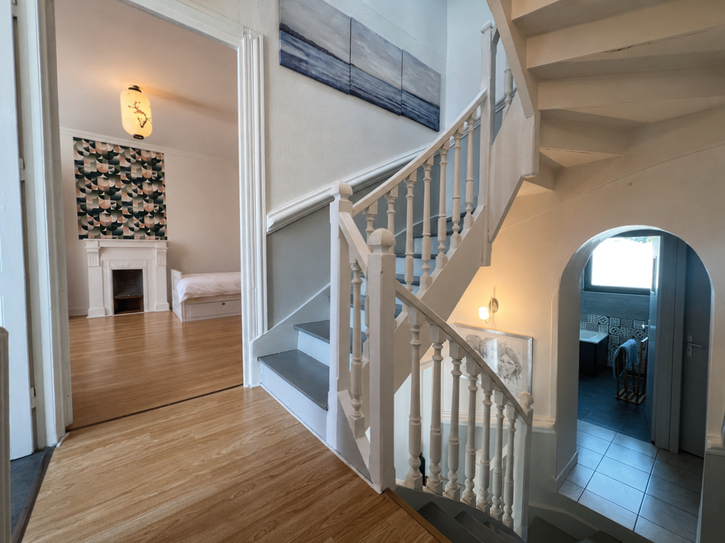 Douarnenez, Pouldavid – Chaleureuse Maison Familiale & Ses Volumes Généreux (190 m²)