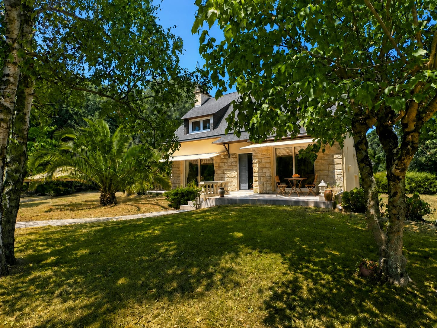 Riantec – Elégante Maison de Caractère de 130m² Au Calme Avec Son Jardin Paysagé