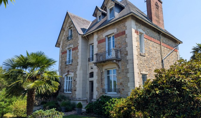 Ploërmel Centre – L’Authentique & Généreuse Maison De Maître 258 m² – Jardin Intime 1900 m²