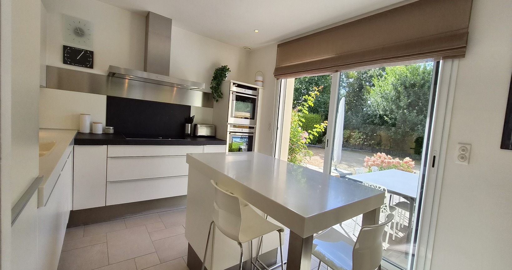 Fouesnant Beg Meil – A 700 mètres de la plage, Élégante Maison d’Architecte de 205 m² & Piscine Chauffée