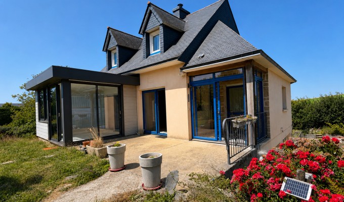 Quimper 10 mn , Prestations Qualitatives Pour  Maison Contemporaine  Sur Sous- sol et Son Atelier Indépendant