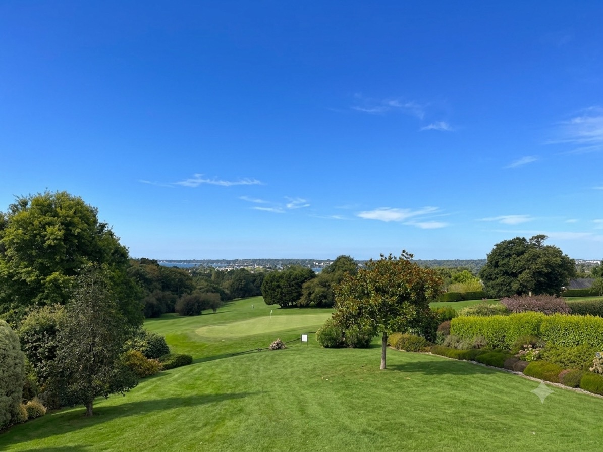 La Forêt-Fouesnant – Maison D’architecte Avec Vue Sur Le Golfe Et La Baie Et Ses 3 000 m² De Jardin