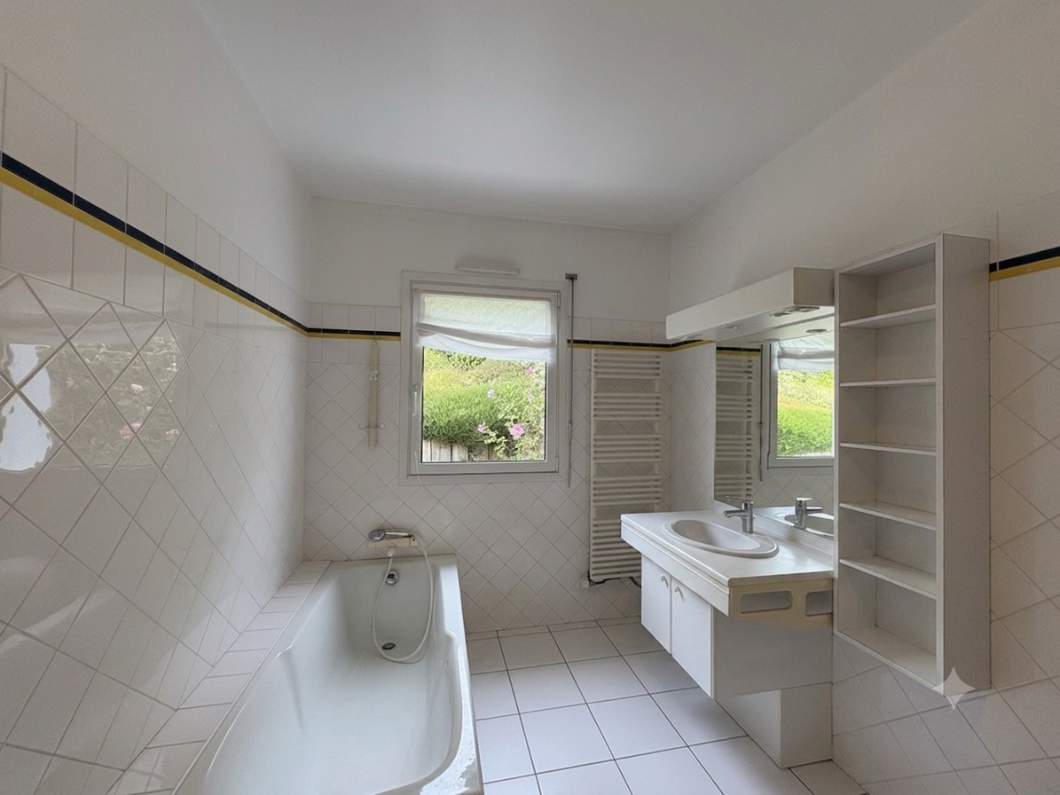 La Forêt-Fouesnant – Maison D’architecte Avec Vue Sur Le Golfe Et La Baie Et Ses 3 000 m² De Jardin