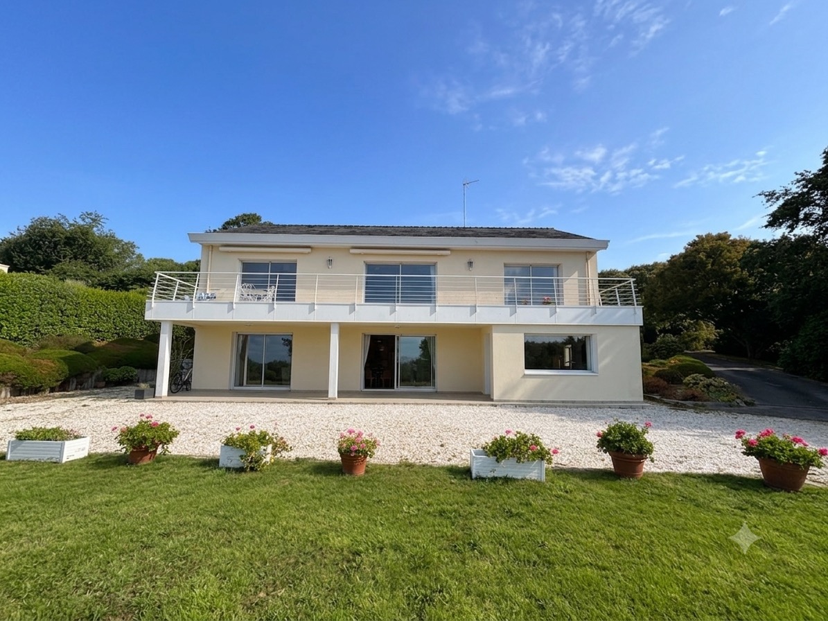La Forêt-Fouesnant – Maison D’architecte Avec Vue Sur Le Golfe Et La Baie Et Ses 3 000 m² De Jardin
