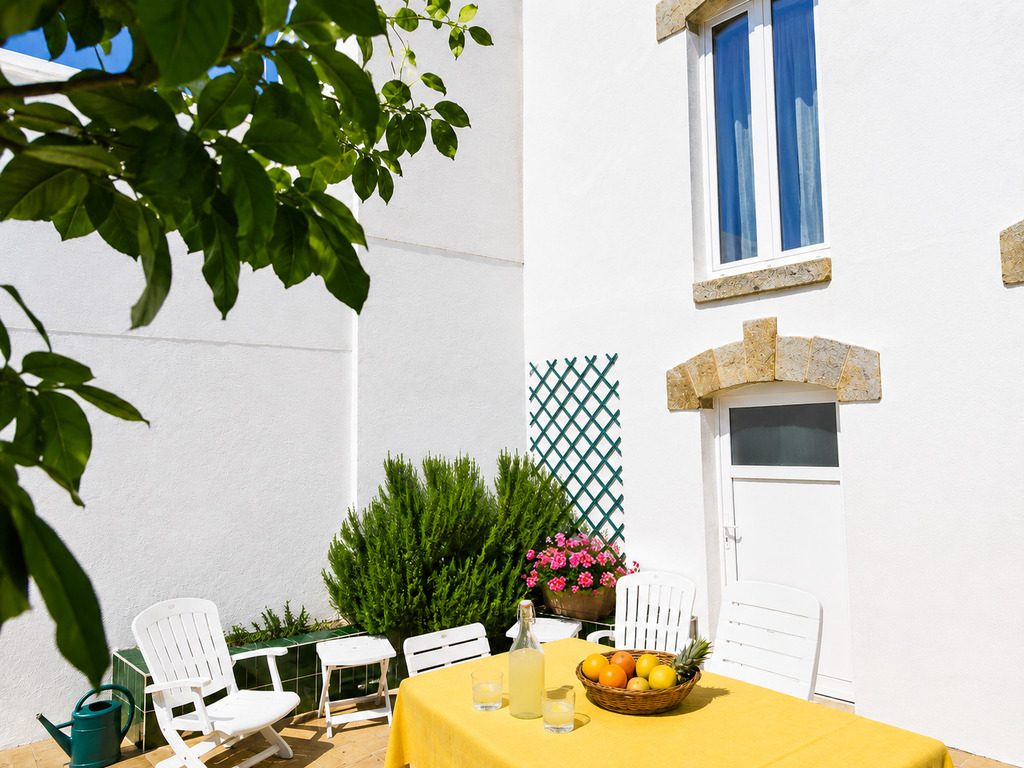 Port-Louis – La Généreuse & Charismatique Maison de Maître de 270 m² Face au Port