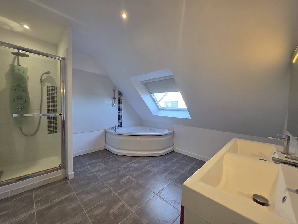 Exclusivité Agence, PONT L’ABBE, Centre ville & Rivière à Pied, Maison Contemporaine Avec Garage & Jardin