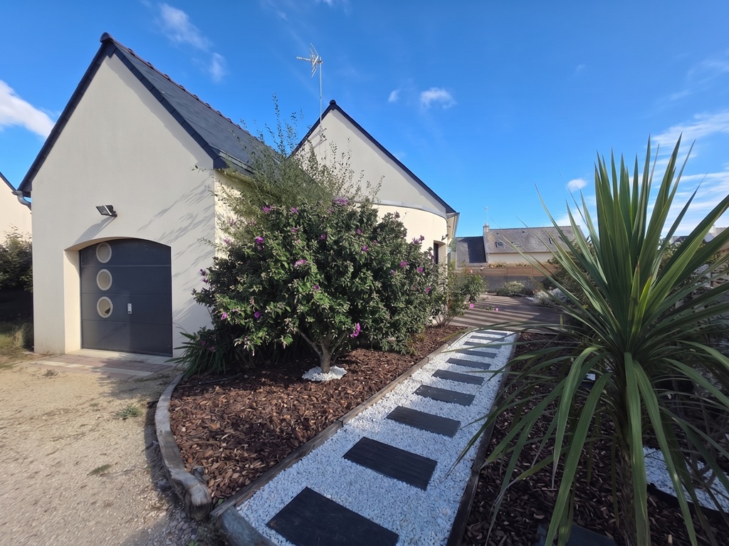 Exclusivité Agence, PONT L’ABBE, Centre ville & Rivière à Pied, Maison Contemporaine Avec Garage & Jardin