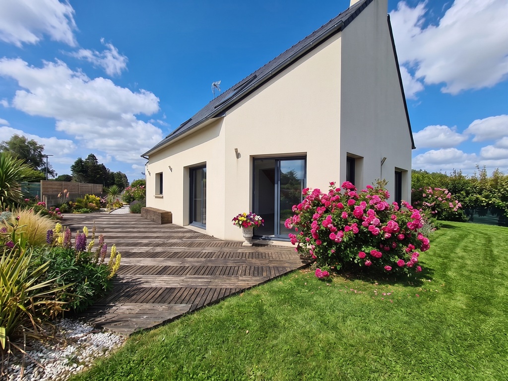 Exclusivité Agence, PONT L’ABBE, Centre ville & Rivière à Pied, Maison Contemporaine Avec Garage & Jardin