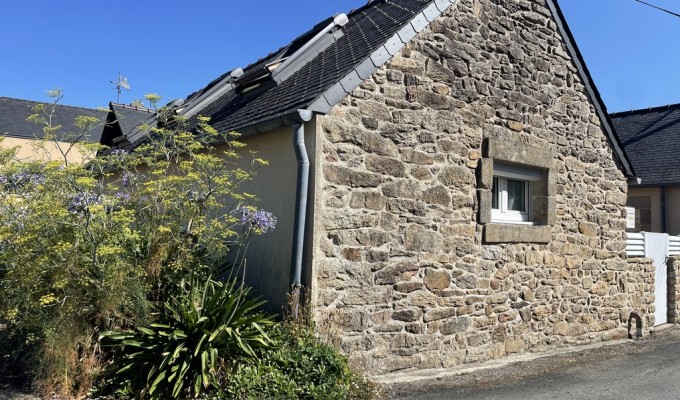 Douarnenez – Tréboul, Charmant Plain-Pied En Pierre Avec Cour & Stationnement
