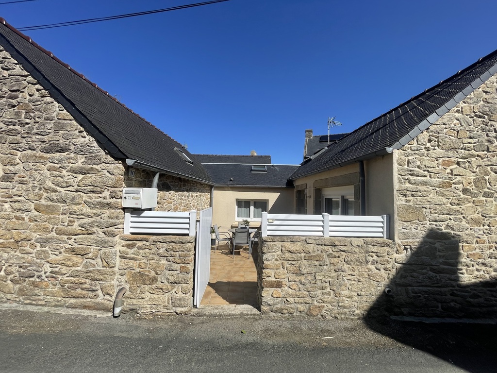 Douarnenez – Tréboul, Charmant Plain-Pied En Pierre Avec Cour & Stationnement