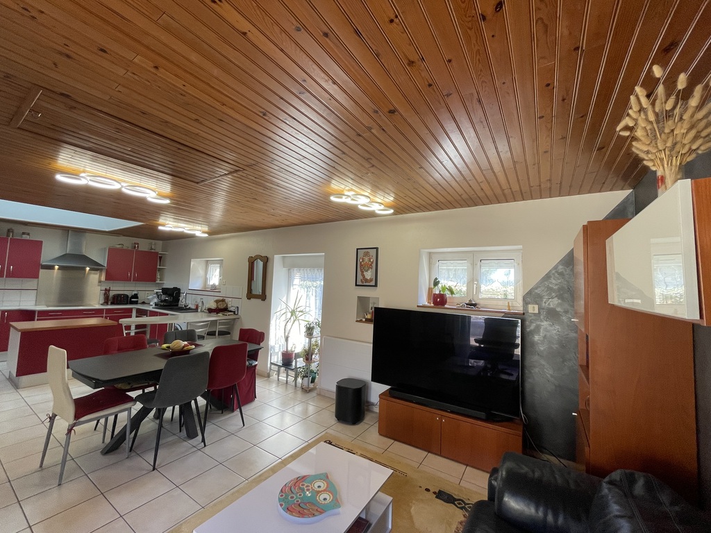 Douarnenez – Tréboul, Charmant Plain-Pied En Pierre Avec Cour & Stationnement