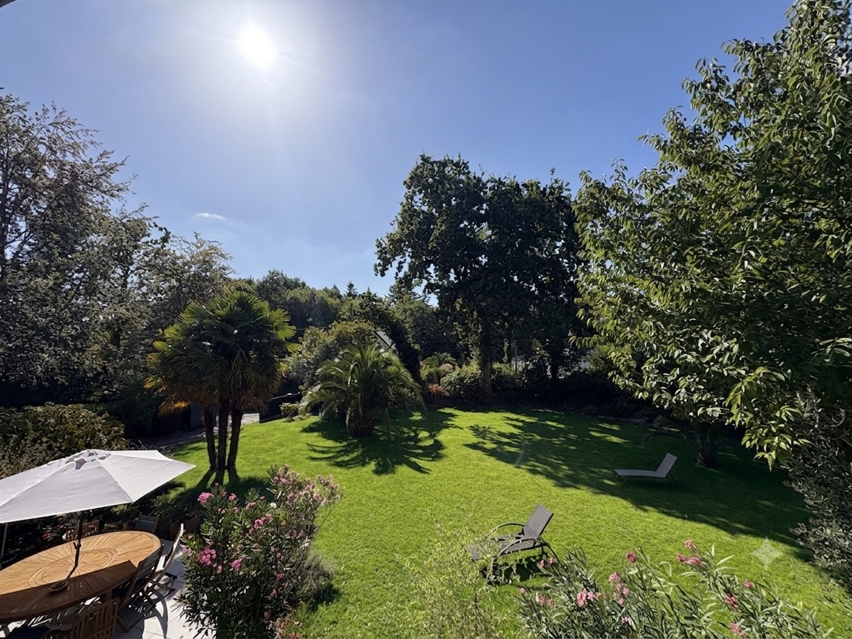 Exclusivité Agence, Fouesnant Propriété de 210 m² Sur son Terrain Arboré De 1600 m² Au Calme