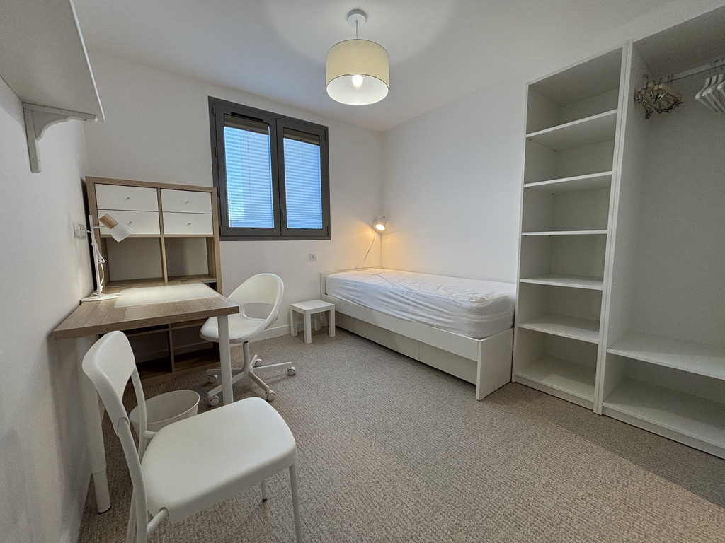 A Louer. Disponible au 1er Septembre 2026. LOCATION MEUBLEE.  Quimper, Maison Rénovée & Réhabilitée en Colocation – 4 Chambres