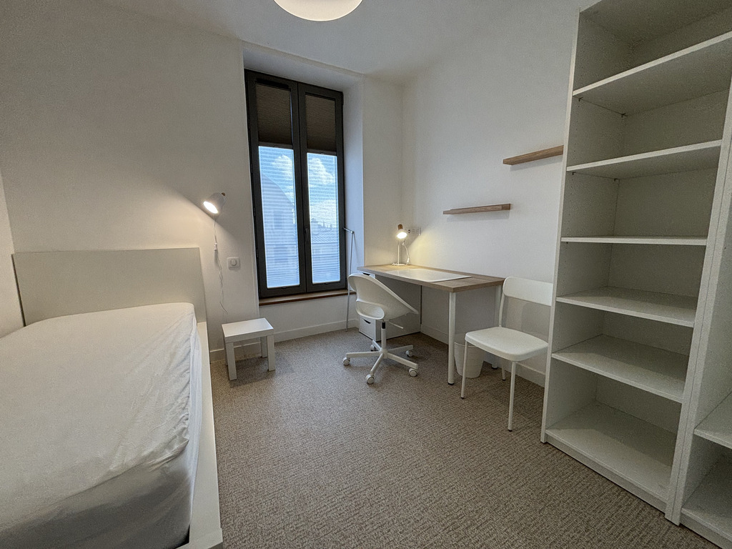 A Louer. Disponible au 1er Septembre 2026. LOCATION MEUBLEE.  Quimper, Maison Rénovée & Réhabilitée en Colocation – 4 Chambres