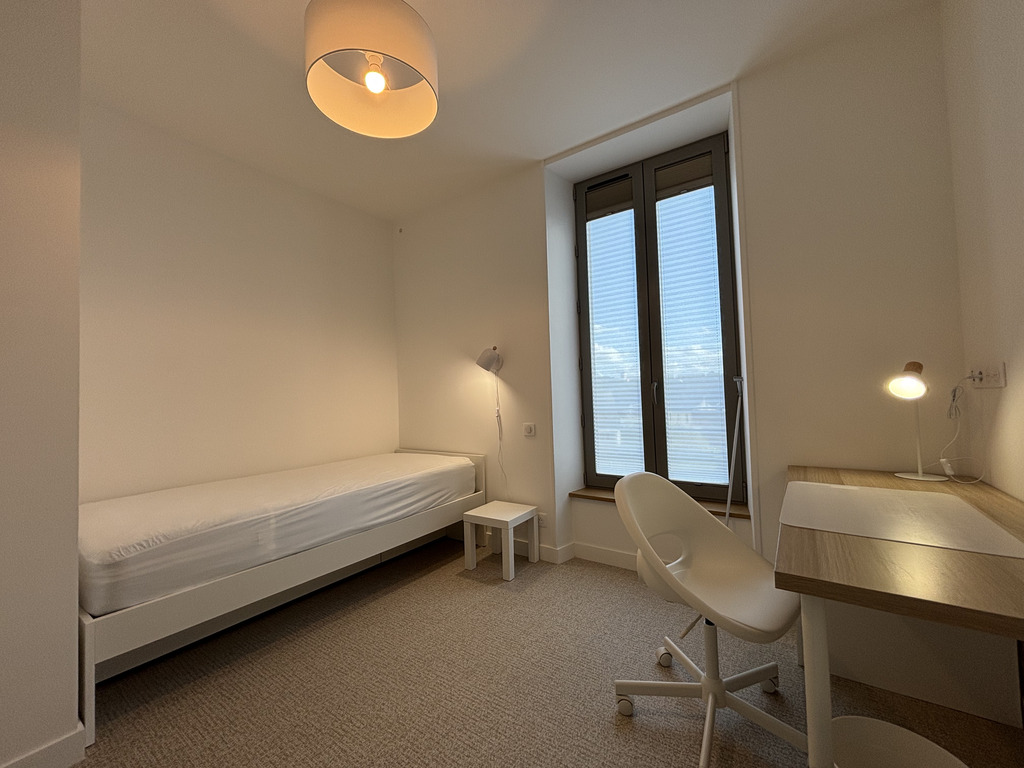 A Louer. Disponible au 1er Septembre 2026. LOCATION MEUBLEE.  Quimper, Maison Rénovée & Réhabilitée en Colocation – 4 Chambres