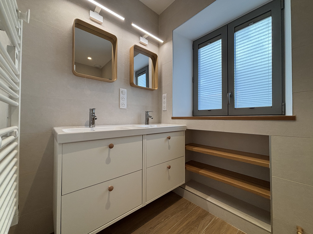 A Louer. Disponible au 1er Septembre 2026. LOCATION MEUBLEE.  Quimper, Maison Rénovée & Réhabilitée en Colocation – 4 Chambres