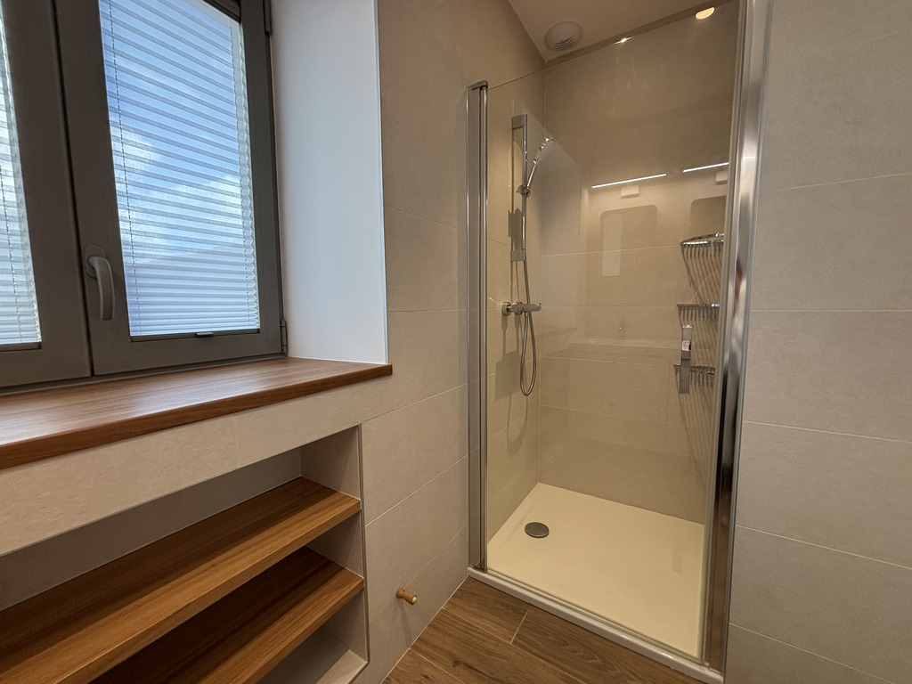 A Louer. Disponible au 1er Septembre 2026. LOCATION MEUBLEE.  Quimper, Maison Rénovée & Réhabilitée en Colocation – 4 Chambres