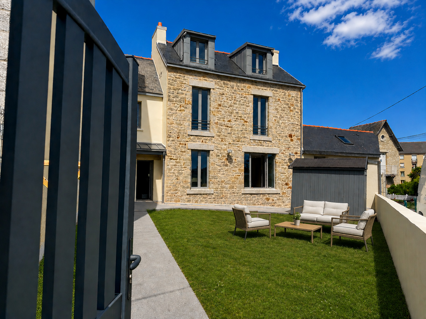 A Louer. Disponible au 1er Septembre 2026. LOCATION MEUBLEE.  Quimper, Maison Rénovée & Réhabilitée en Colocation – 4 Chambres