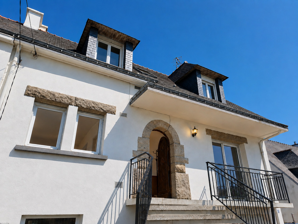 Riantec – Lumineuse Maison Familiale de 150m² Idéalement Située à Proximité du Bourg