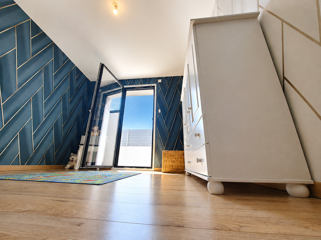 Riantec – Cubique & Chaleureuse Maison Contemporaine de 123m² & Son Jardin Paysagé