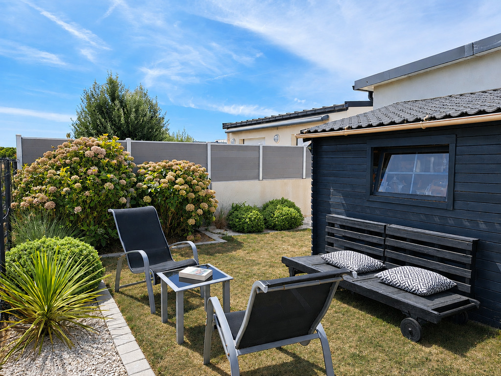 Riantec – Cubique & Chaleureuse Maison Contemporaine de 123m² & Son Jardin Paysagé