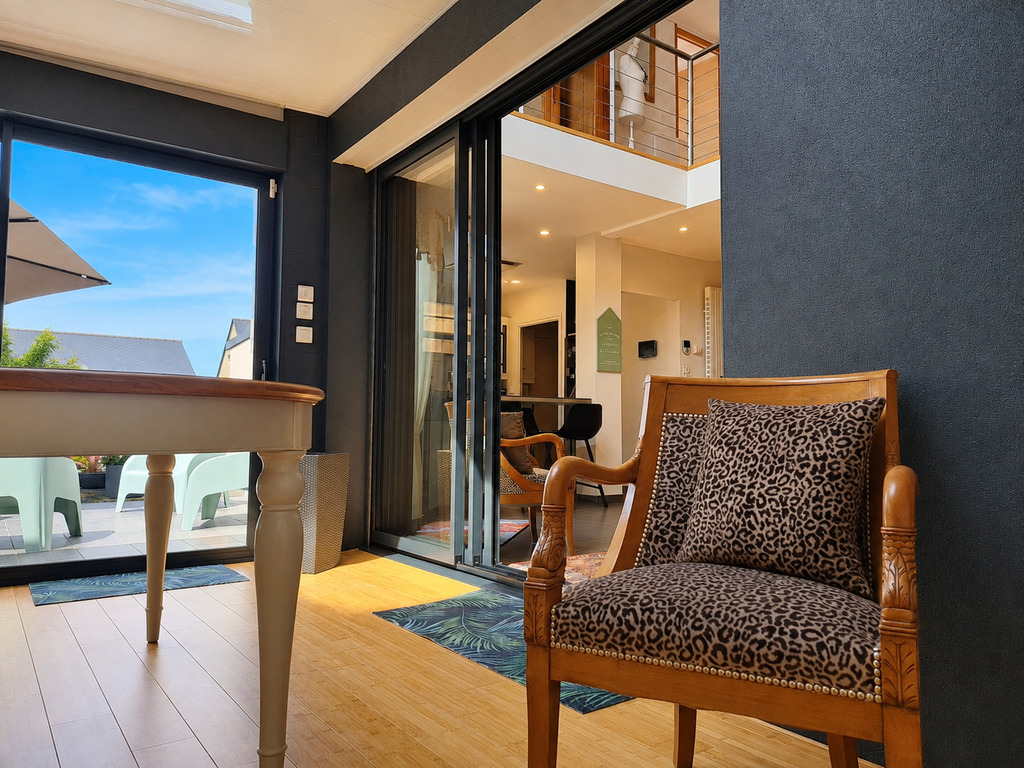 Riantec – Cubique & Chaleureuse Maison Contemporaine de 123m² & Son Jardin Paysagé