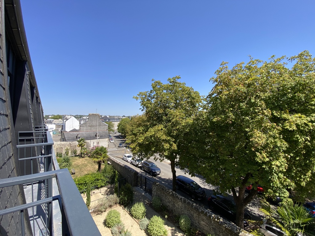 A Louer. Libre Immédiatement. Quimper, Centre Ville, T4 de STANDING avec place de parking privative et Terrasse !