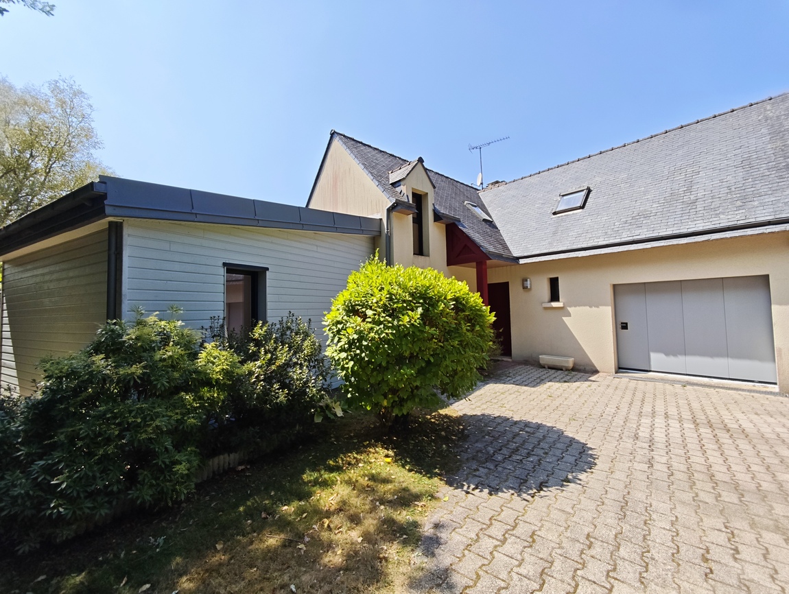 Quimper Sud. Agréable Maison Familiale sur Terrain de 1 200 m2 au Calme d’une Impasse.
