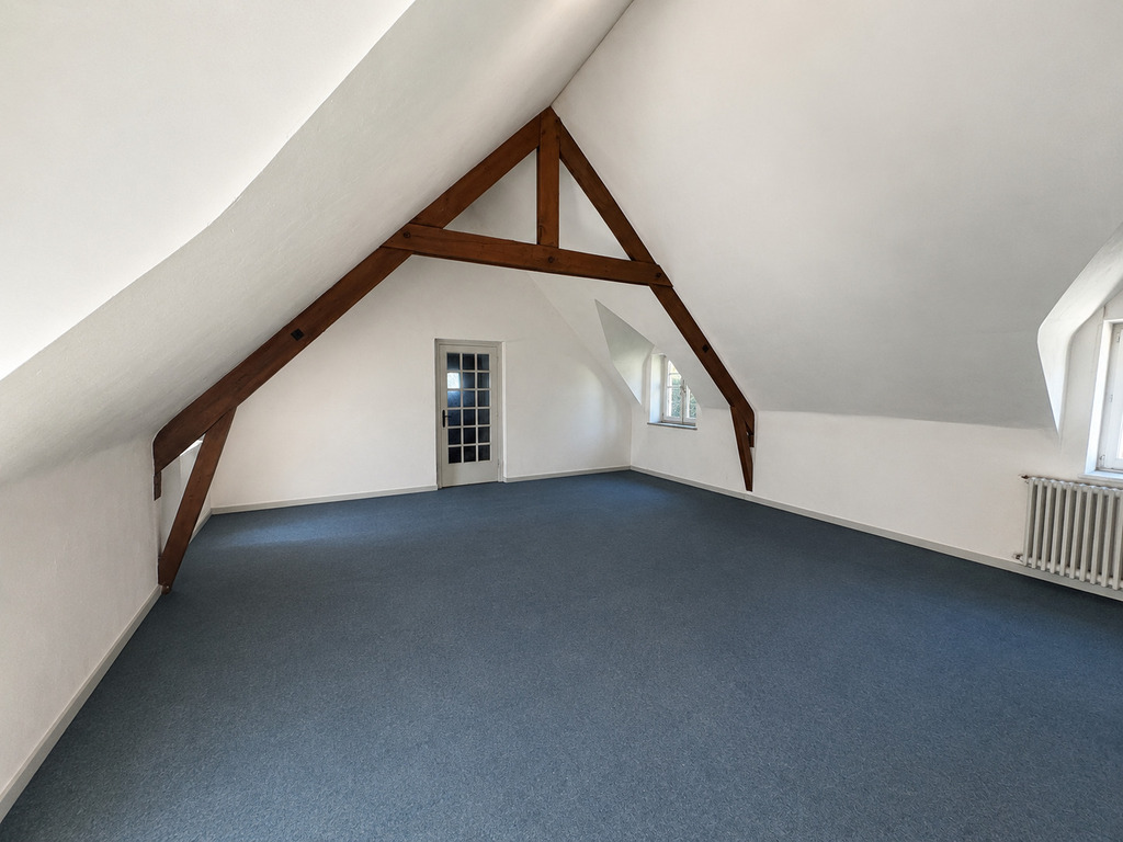 Quéven – L’Authentique Propriété En Pierre De 347 m² A Rénover Avec Dépendance & Son Terrain Arboré De 4000 m² Constructible