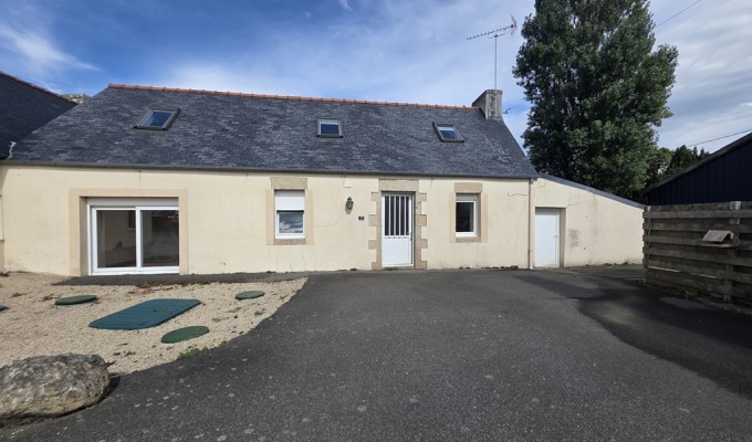 Plonéour Lanvern – Dans la Jolie Campagne, Le penty rénové 3 chambres avec Garage, Appentis & Sa cour Extérieure