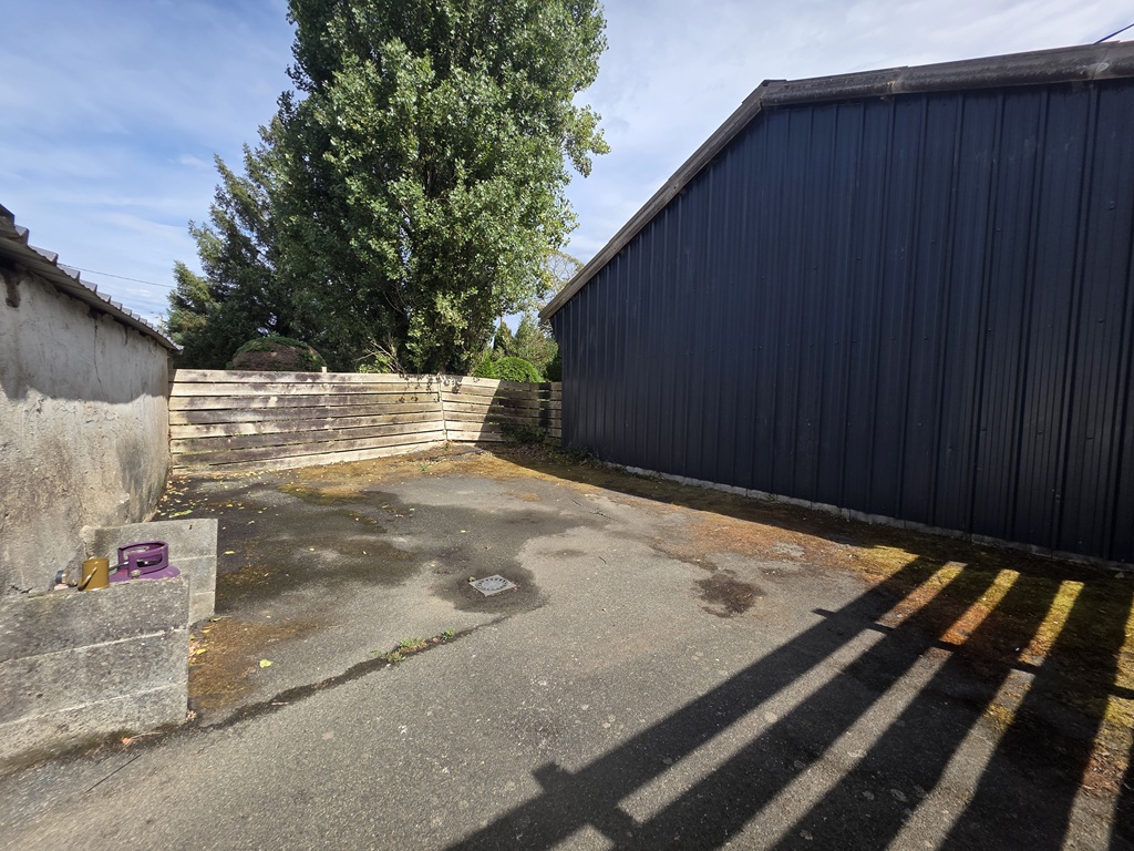 Plonéour Lanvern – Dans la Jolie Campagne, Le penty rénové 3 chambres avec Garage, Appentis & Sa cour Extérieure