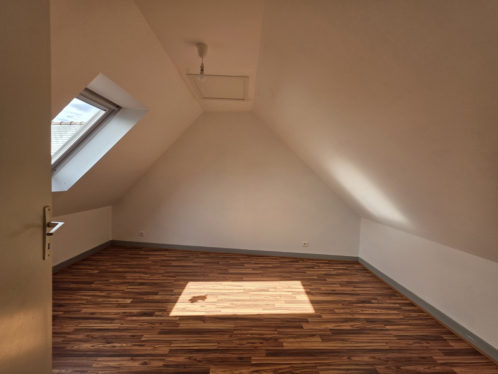 Plonéour Lanvern – Dans la Jolie Campagne, Le penty rénové 3 chambres avec Garage, Appentis & Sa cour Extérieure