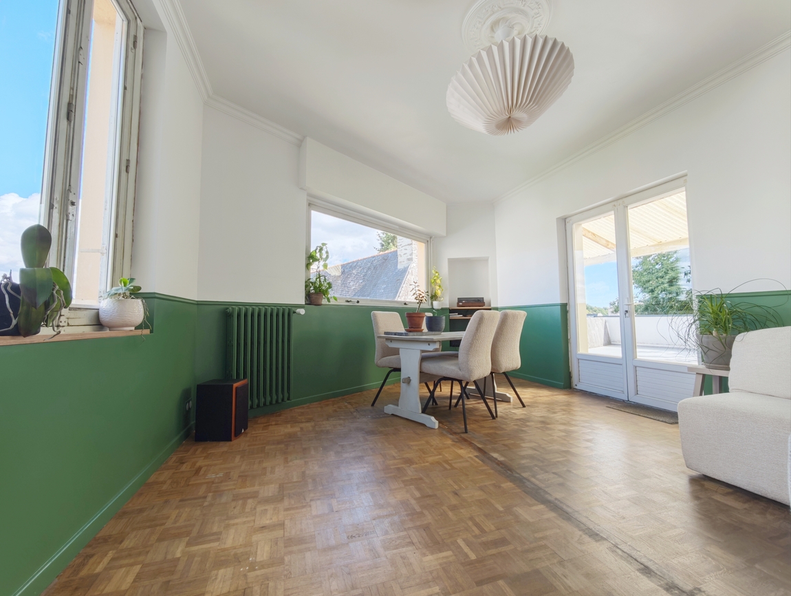 Quimper. Vaste Maison Familiale (180 m²) aux 4 Chambres,Terrasse & Grand Garage (170 m²)