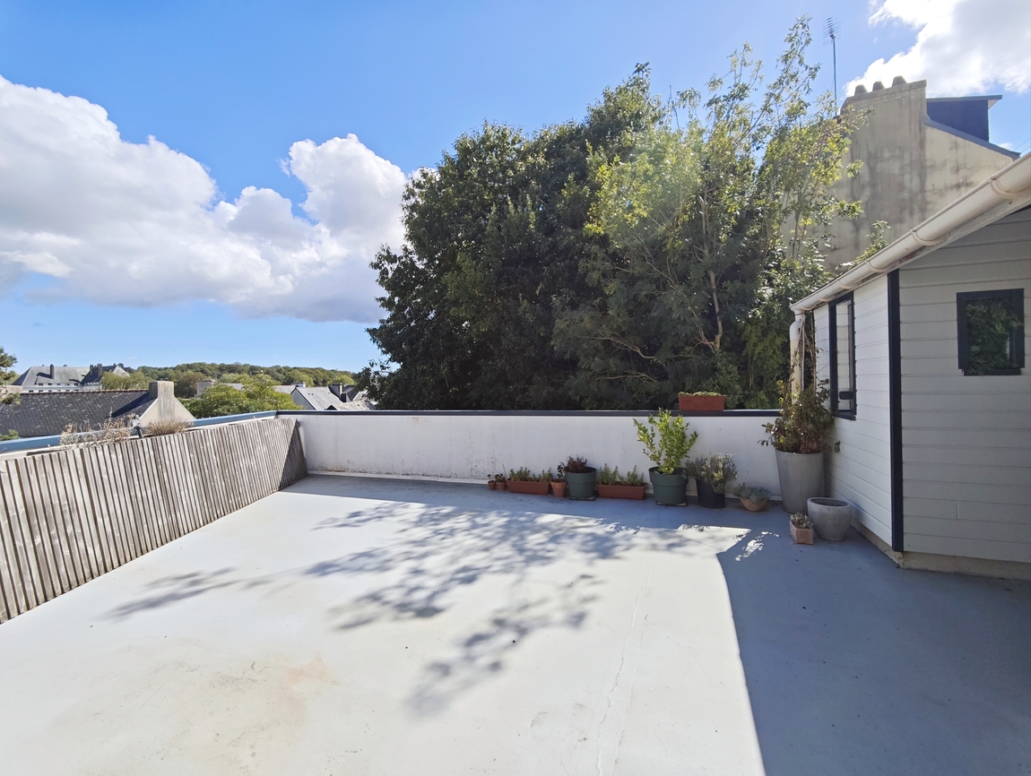 Quimper. Vaste Maison Familiale (180 m²) aux 4 Chambres,Terrasse & Grand Garage (170 m²)