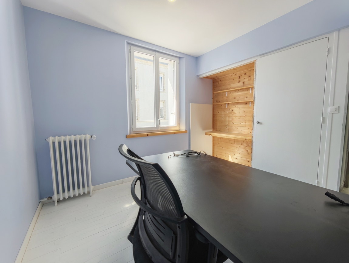 Quimper. Vaste Maison Familiale (180 m²) aux 4 Chambres,Terrasse & Grand Garage (170 m²)