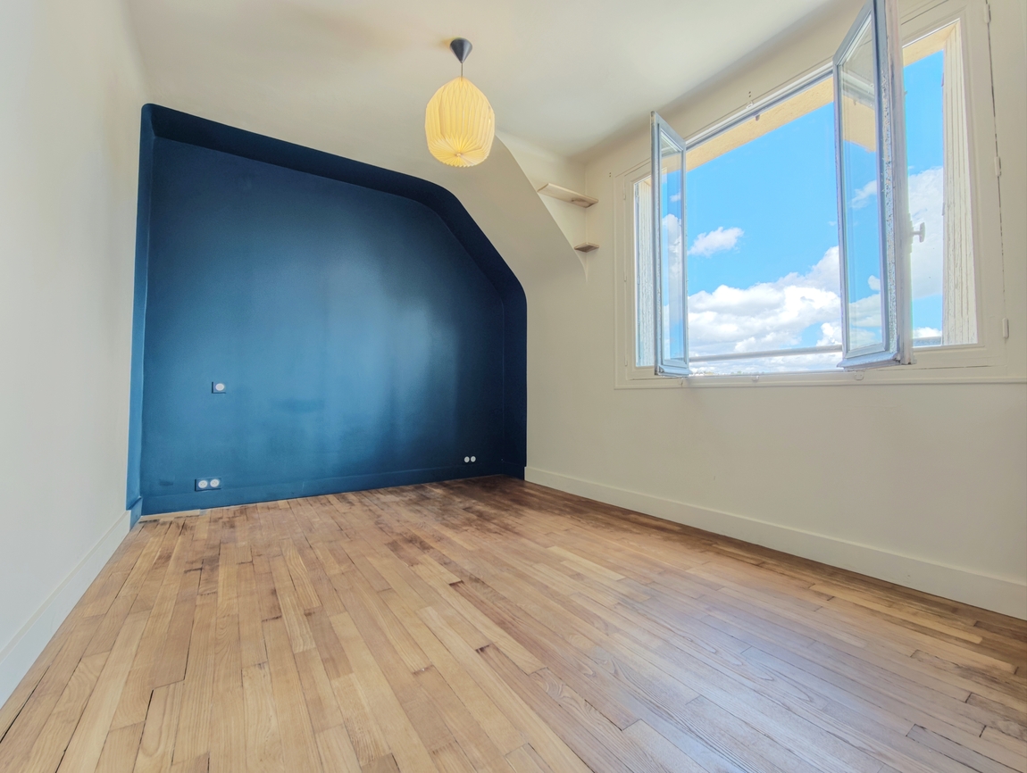 Quimper. Vaste Maison Familiale (180 m²) aux 4 Chambres,Terrasse & Grand Garage (170 m²)