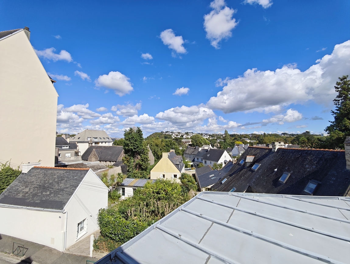 Quimper. Vaste Maison Familiale (180 m²) aux 4 Chambres,Terrasse & Grand Garage (170 m²)