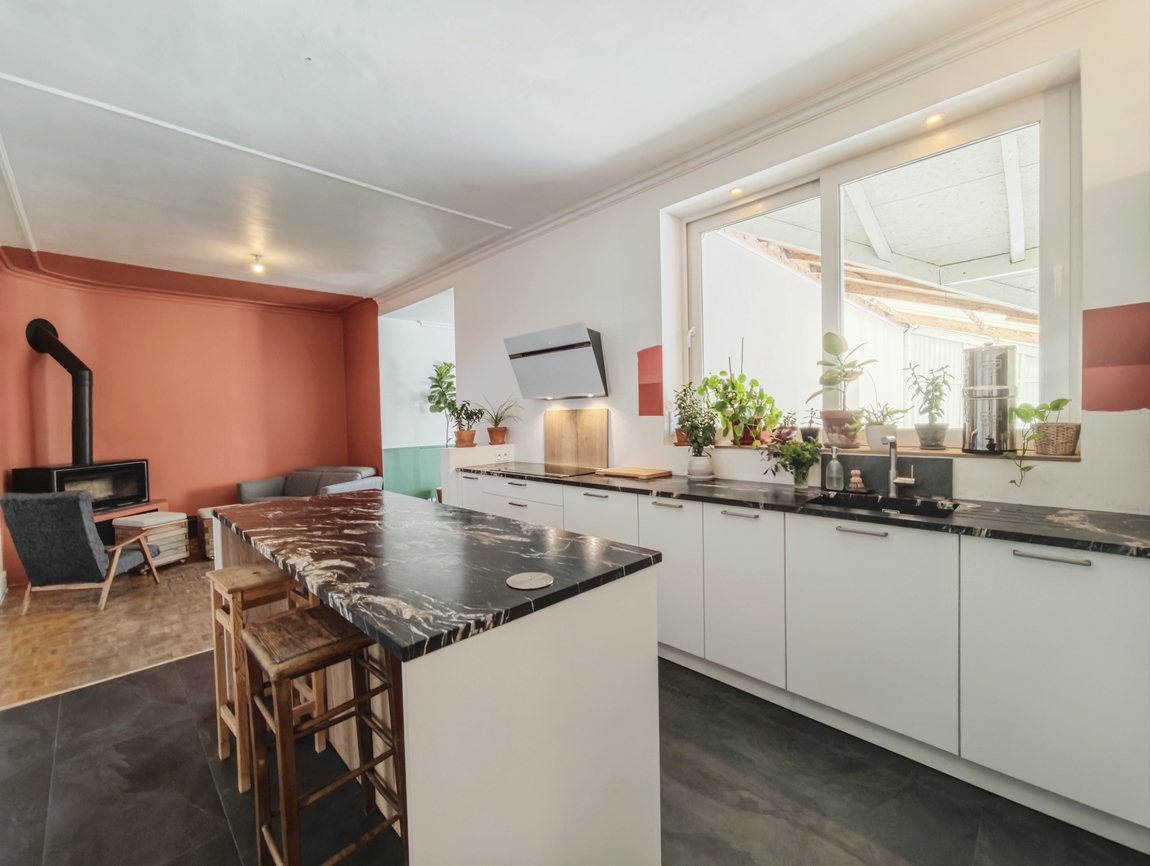 Quimper. Vaste Maison Familiale (180 m²) aux 4 Chambres,Terrasse & Grand Garage (170 m²)