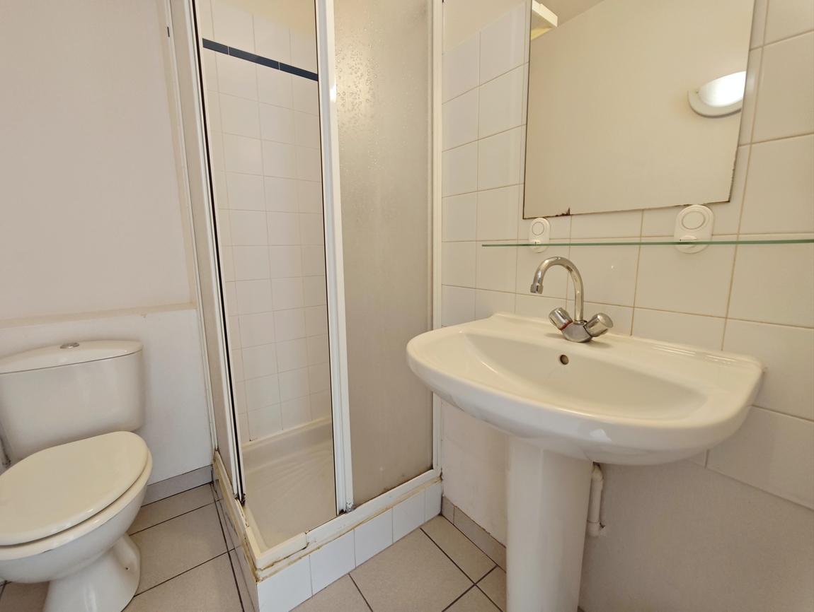 Quimper. Idéal Investisseur. Appartement Studio (20 m2) avec Parking.